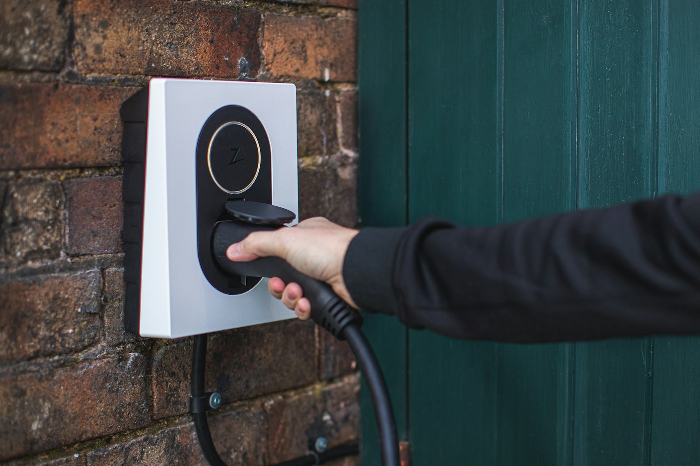 Branchement d'un véhicule électrique sur une borne murale
